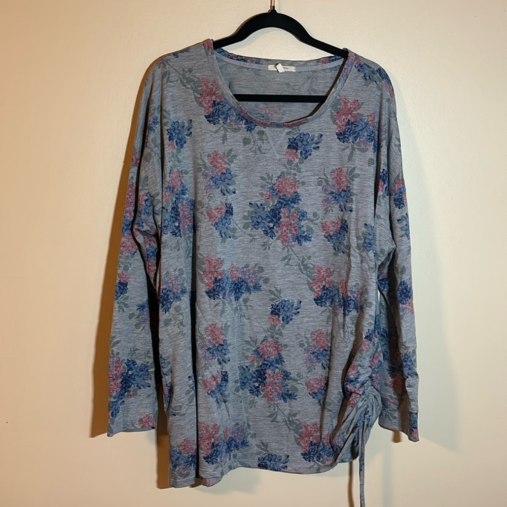 Grey floral crew neck sweatshirt.